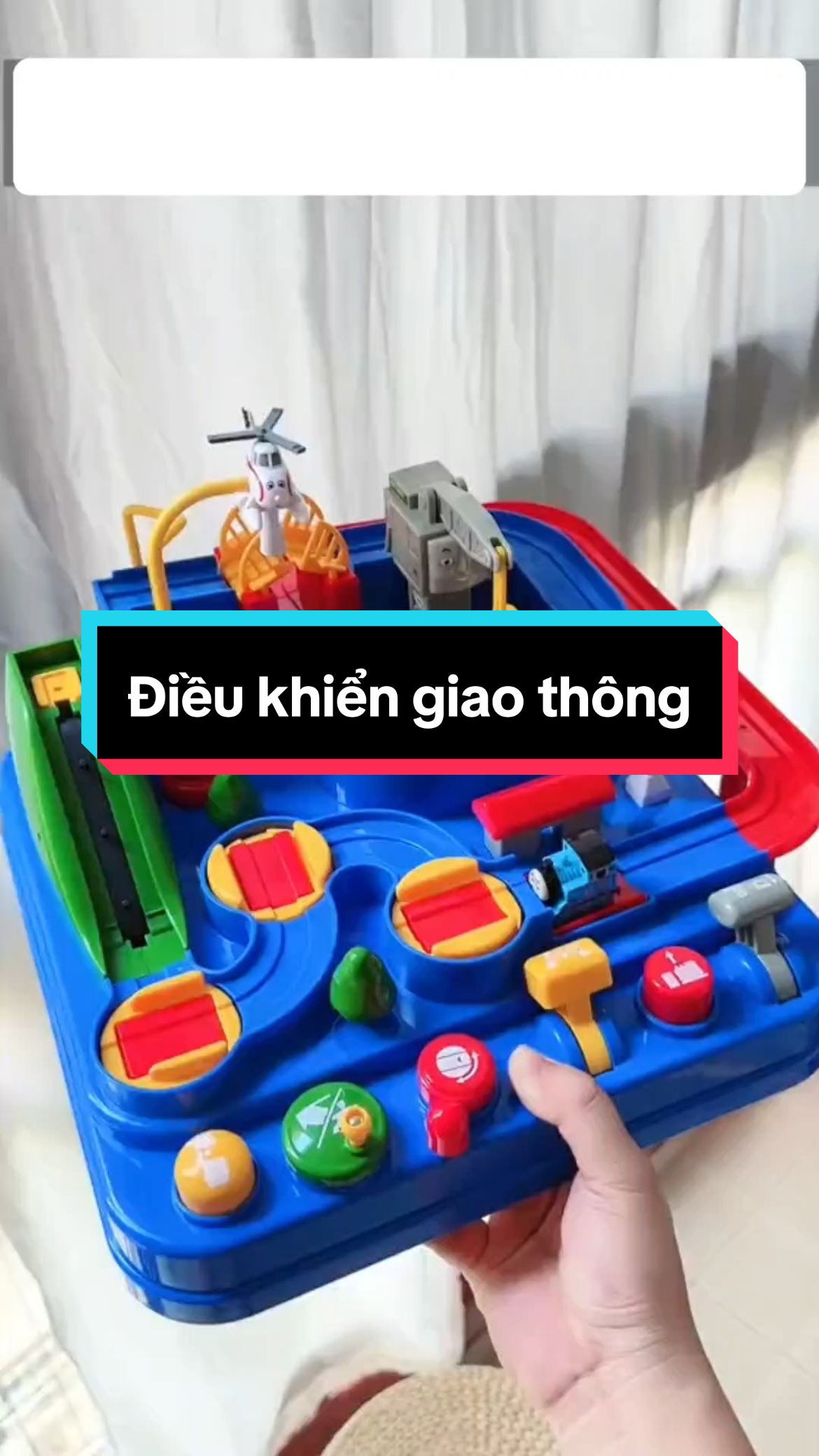 Bộ đồ chơi điều khiển gia thông cực thú vị, giúp bé phát triển trí thông minh, nhạy bén, logic. Dặt ngay một bộ tặng bé tại giỏ hàng ở bio nhé. #juniorbin #fyp #xh #xh #toys #dochoi #dochoitreem #dochoichobe #dieukhiengiaothong #duongduaoto 