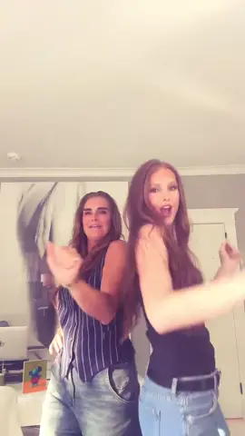 I think I’m getting the hang of this! 🍏 @Charli XCX #apple #dance @grier 😇 