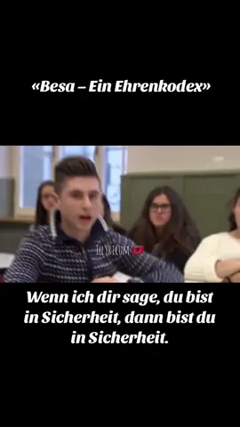 Albaner retten Juden vor dem Holocaust Warum riskierten muslimische Albaner ihr Leben und versteckten Juden bei sich zuhause? War es Menschlichkeit? Mitleid? Gastfreundschaft? «Besa» heisst der Ehrenkodex, nach dem die Albaner handelten. Er benennt ein Versprechen: «Wenn ich dir sage, du bist in Sicherheit, dann bist du in Sicherheit. Nachdem Hitler 1933 die Macht in Deutschland übernommen hatte, flüchteten viele Juden in das kleine, bergige Albanien. Dort trafen die Flüchtlinge auf die bedingungslose Solidarität der albanischen Bevölkerung, unabhängig ihrer Religionszugehörigkeit. Dies zeigte sich 1943 umso mehr, als die deutsche Wehrmacht Albanien besetzte und verlangte, dass ihnen die Juden ausgeliefert werden. Nebst der Bevölkerung half auch der Innenminister dabei, Juden bei Familien, auf Bauernhöfen oder in Spitälern zu verstecken. Johanna Neumann war eine unter vielen, die damals bei einer albanischen Familie untertauchen konnte. Ihre Geschichte erzählte sie einer St.Galler Schulklasse im Rahmen der Ausstellung «Besa – Ein Ehrenkodex». Die Schülerinnen und Schüler hörten der Zeitzeugin mit Anteilnahme zu und stellten ihr im Anschluss persönliche Fragen. Die Ausstellung wurde zu Ehren der albanischen Helfer ins Leben gerufen. Der Fotograf Norman H. Gershman hat die Retter oder deren Nachkommen portraitiert.#epirus🇦🇱 #albania🇦🇱 #mazedonien🇦🇱 #dardanien🇦🇱 #arvanites🇦🇱❤ #albaner #illyrian #kosova #shkupi #tirana #alexanderdergroße #scanderbeg #prishtina #