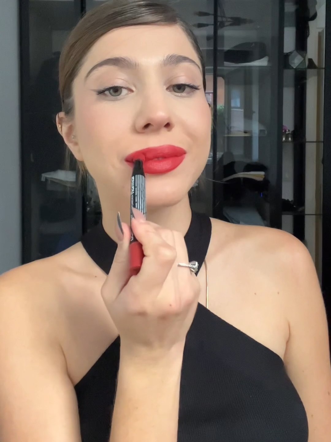 Laissez-vous charmer par sa texture crémeuse et les couleurs vibrantes du Lightweight Lip Powder pour un look impeccable du matin au soir ! 💋✨ Prix : 109 DH. 💄 #flormar #happinessyourcolor #colorupyoursmile #lightweightlippowder
