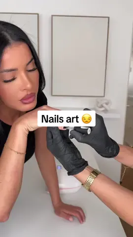 She does my nails 🤡😒 @yass_beauty76  Aspirateur et Gel 👉🏽 @NC Formation & NC Beauty Pro 🫶🏽🥰 #nailsart #fast #effective #nail #french 