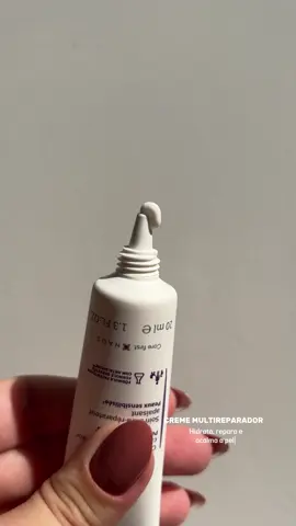 Este vídeo destaca o incrível Cicabio Crème + da Bioderma! ✨ Ele possui uma textura leve e não oleosa, e oferece um cuidado mega avançado para restaurar e proteger a pele. É comprovado cientificamente que o Cicabio acalma instantaneamente áreas irritadas, enquanto ajuda a reparar danos cutâneos!  Você já testou o Cicabio Crème + da Bioderma? Me conta aqui nos comentários o que você achou! 🫶🏻 #cicabiocreme+  #bioderma #queridinhosbioderma #ecobiologia