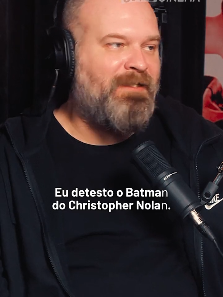 EITA! Que o Chico Barney hablou sem medo no #OdeioCinema e confessou ser o maior hater do #Batman de Christopher Nolan! 🎧 Escute agora o novo episódio do nosso podcast no Youtube, Spotify ou nas demais plataformas de áudio. #tiktokmefezassistir#AdoroCinema