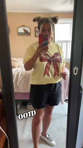 #OOTD #fitcheck #comfortcolors #football #bow 
