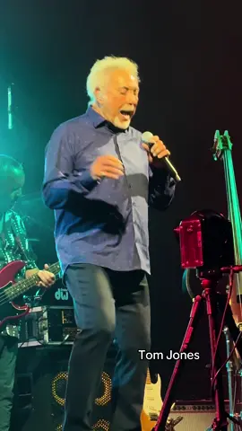#tomjones #portaferrada #santfeliudeguíxols2024 @tomjonesofficial 