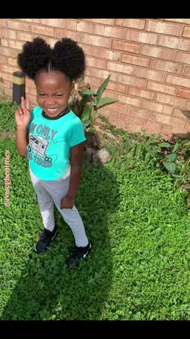 Can we take a moment to acknowledge how beautiful these puffs are! 😍 🌹Puffs will always be one of my favs🌹 #afroprincess #naturalhair  #afropuffs #beauty #fashion #roseybeauty 