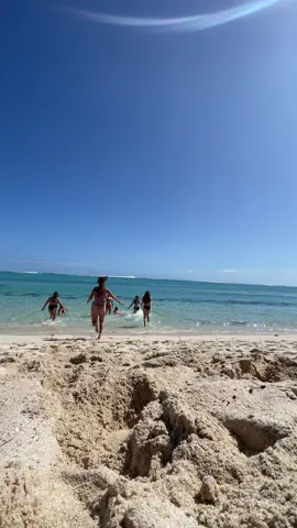 🌊🌺🌴#ilemaurice #plage #lemorne #beach #nabilla #horizon #scouts #amouretespoir #bruneau #missjaya #andrew #saucebruneau #bhim 