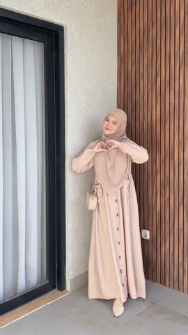 Boleh juga nih pake Airin buat daily pasti senyaman ituu😝🌷 #outfit #dress #dailydress #bestseller #ootdhijab 