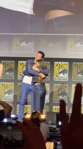 \|/ 🤝 \/ #DeadpoolAndWolverine #SDCC #HughJackman #DafneKeen 