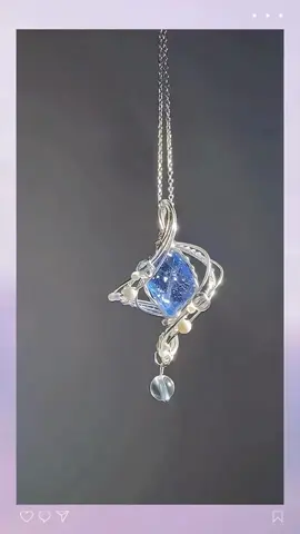 Cùng chủ với bài ở phần 8 và 9 nha mấy bồ. Bạn chủ này có nhận làm full bạc và có nhận custom luôn. Nếu mấy bồ thích Moonstone có thể xem qua mấy mẫu của bạn ấy làm nha, Tiệm có đăng rùi í. Rổ tim theo Tiệm thấy khá là phải chăng mà mẫu còn đẹp nữa. Nói chung là tâm duyệt 🫶 #handmadejewelry #handmade #bracelet #crystal #gemstone #dâychuyền #vutrudangyeu 