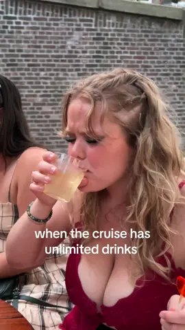 we love free drinks @Contiki | Travel Together 