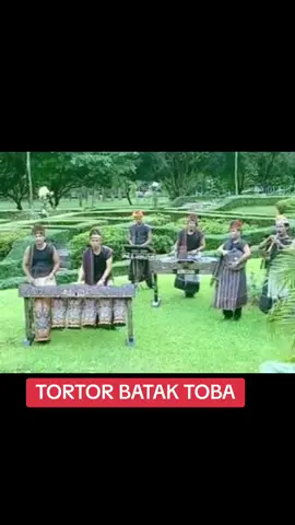 Gondang Mulamula  Tangan do botohon,  ujungna jarijari, Jarijari sampulu marsiganjangganjangi. Jonjong hami dison,  jumolo marsantabi, Santabi di amanta raja,  santabi di inanta soripada.  On pe amang parogung oloan, panggora sungkot di langit, parsoara tandos tu tano, pargonsi sitombus dolok, parpanangar na gok di rura, partaganing parunung-unung, parsarune parende-ende, partarias namalo.  Alualuhon ma jolo tu Ompunta Mulajadi, Sitompa Hasiangan, Sigomgom Parluhutan, Silehon Aek Na Tio, asa tangkas na di banua.  Alualuhon ma muse tu sahala ni Amanta Raja, Raja na hot di adat, raja na ingot di umum, sitiop parpatihon dohot sitiop hatian.  Alualuhon ma muse tu Badia ni Inanta Soripada Mulia, ina parorot, ina Batak mardinding, ina Batak Marparapara.  Ia nunga dialualuhon hamuna i, amang pargonsinami, Gorga ni jabu ruma, binuat batu hula. Naeng manortor hami dison, bahen hamu ma jolo Gondang Mulamula. #tortor #tortorbatak #taritortor #manortor #gondang #gondangmulamula  #gondangbatak #gondangtoba #musikbatak #fypage #fyppppppppppppppppppppppp #fypシ #fypabczy #fypabczy #fypxyz #fyp 