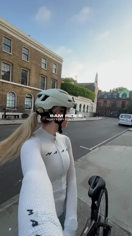 getting up early on a fri morning for some laps around regent’s park with @MAAP girlies 🧚🏼 followed by coffee + the most delicious cinnamon bun in the world ☕️✨ #cycling #londoncycling #6am #morningroutine #girlcyclist #womenscycling #cyclinggirls #roadbike #girlswhoride #maap 