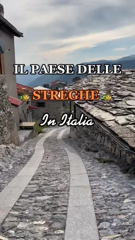 Visitiamo il paese delle streghe🧙🏻‍♀️ in Italia 🇮🇹  #traveltiktok #amandacantamessa #viral #travel #cosedavedere #stregoneria#Halloween #stregoneriaitaliana #triora#straga#magic#sopranatural #sopranaturale #paranormal #community #liguria#trioracittadellestreghe#cosedafare #italy #liguriaitaly #liguriagram #liguriadascoprire #liguriadavedere #borghipiubelliditalia #borghitalia #neiperte #perte #voliamoneiperte #yfp #yyy #yfpp 