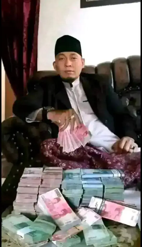 Anda Punya Masalah Seperti 1.Dililit Hutang 2.Biaya Rumah Tangga 3.Biaya Sekolah Dll INSYAALLAH AKANG BISA BANTU MELALUI JARAK JAUH