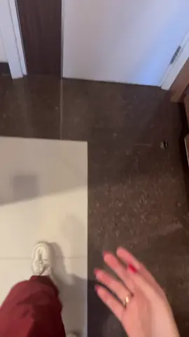 منهاره 😭😭😭😭 #fyp #foryou #foryoupage #fypシ #اكسبلور #سفر #نسيت_امر_على_ام_عبدالله #فندق 