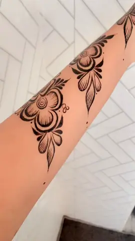 Wey xishoonee💕🌸#hennaartist #cilaan #NouraH🦢🤍 #somalitiktok 