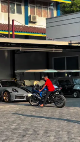 ig : kevinanthony08 FOKUS KE MOTOR YAA @panas.dalamm #porche #porchegt3 #porchecayman #sha #ptshasolo 
