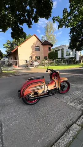 Simson Schwalbe Artwork #stilbruchlack #custompaint #design #art #artwork #designlackierung #painter #painting #lackieren #lackierer #lackierung #schwalbe #simson #posca #cartoon #cartooncar #artcar #meguairs #3m #motorcycle #motorrad #simsonartwork