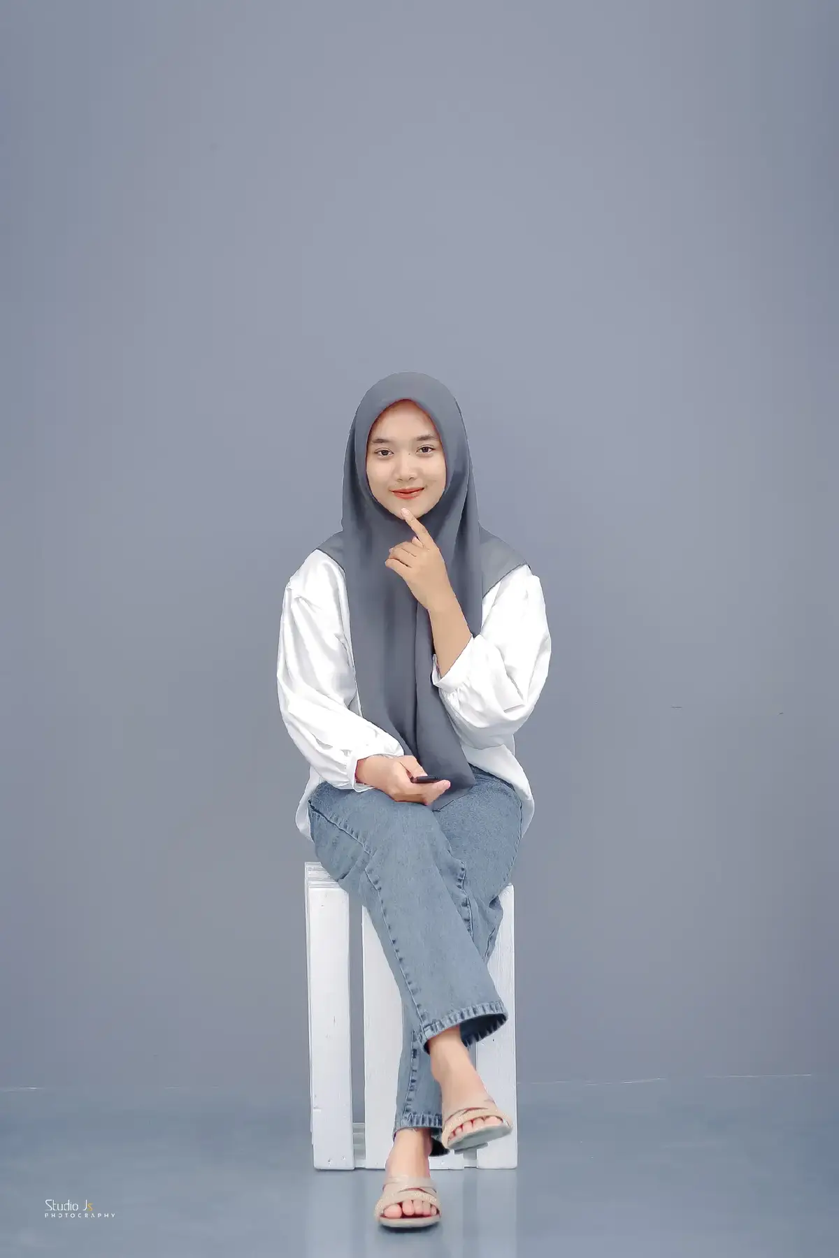 #studiojsphotography #outfitceweksimple #madurapride #fypシ゚viral #fotostudio #ideposestudio 
