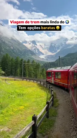 TREM MAIS BONITO do MUNDO 😱 de graça? 🤔 2 países, dicas na legenda👇 Hj vou mostrar o passeio de trem mais bonito do 🌎: Bernina Express, q vai aqui da Suíça pra Itália 😍 Ah, já segue o @viajandocomamalarosa pra mais dicas de viagem . . 1️⃣ O que é Esse é o trem panorâmico mais famoso e mais bonito da Suíça. na vdd, dizem ser o mais bonito do mundo td! vou mostrar nos STORIES 🥰 ✔️ ele vai de Chur (perto de Zurique) até Tirano na Itália (ou vice versa - no sentido contrário) mas se liga.. 👏 essa viagem de trem é tão linda, mas tão linda, q é um patrimônio da humanidade pela unesco ✔️ vc passa por 55 túneis e 196 pontes em 4h 21min de passeio e vai até os alpes suíços há +2.200 metros acima do nível do mar 🤯 . . 2️⃣ Dicas ✔️ use o Swiss Travel Pass pra gastar menos ou até n gastar nadinha 😱 (explico abaixo) ✔️ melhor lado: sente do lado direito pra ter a melhor vista! a dica é pegar o assento do msm lado da fileira simples da 1ª classe ✔️ vc pode sair da Suíça, almoçar na Itália e pegar o msm trem de volta (foi o q eu fiz e super recomendo!). Restaurantes bbb: lo scrocchiaro, la pizzicata, pizza express e moroburger . . 3️⃣ Preços ✔️ pra pegar esse trem vc tem 2 opções: ir na parte panorâmica (com essas janelas enormes) ou ir na parte normal (com janela q abre) 🫠 como ele é mto famoso, pra ir nos vagões panorâmicos, vc precisa reservar o assento com antecedência q custa 36 frangos suíços 🐓 (uns 220 reais, só pra marcar o assento, fora o ticket do trem em si) 👏 já no vagão normal, vc só paga o trem msm (n tem reserva)! . . 🔥 e o melhor: com o Swiss Travel Pass, VOCÊ NÃO PAGA NADA 🙏 . . ✔️ se vc n tiver o travel pass, o trajeto td sai 66 🐓 (R$415) na 2ª classe ou 113 🐓 (R$712) na 1ª 👉 outra dica: vc tbm pode fzr o passeio de St Moritz a Tirano (q é a parte mais bonita) e o ticket sai mais barato: custa 33 🐓 (R$200) na 2ª classe . . 👇e vc, já ouviu falar da viagem de trem mais bonita do mundo? comenta aqui 👇 . . 👇e já marca o @ 👇 #dicasdeviagem #viajar #viajarbarato #trem #suiça #neve 