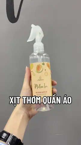 1 em xịt thơm quần áo, có thể chữa cháy cho những hôm trời mưa quần áo bị ẩm mốc, mà các bác ko thể bỏ qua nè 🤭🤭 #xitthomquanao #melonice #julyhouse #reviewsanpham 