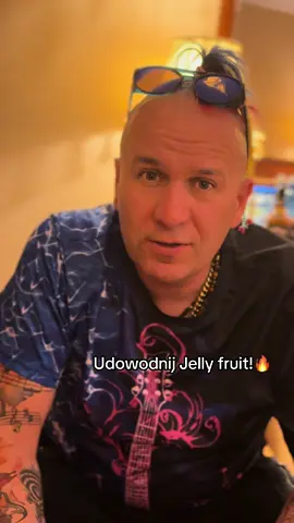 Udowodnij @szalinyjellyfrucik 🔥 Jestem jedną z pierwszych osób ktore mają skolimowy tatuaż❤️ #gitarzystaskolim #jellyfruit #foryou #dc 