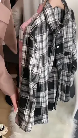Kameja pink flanel wanita 🥰 #flanelpink #kemejaflanel #kemeja #kemejawanitakekinian #kemejawanita #kemejakotakkotak 