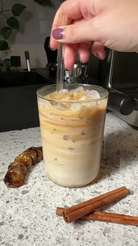 Banana Fosters Iced Latte Recipe 👇🏻 I’m so happy with how this syrup turned out.  The banana flavor is strong and really comes through. So good!  Check out my syrup highlight or recent post for the recipe ♥️ Recipe 👇🏻 2 shots espresso 1 tbsp banana fosters syrup (recipe in syrup playlist) 8oz milk of choice Ice #coffee #coffeetok #latte #icedlatte #bananafosters #bananalatte #bananafosterslatte 