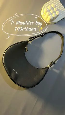 Tas warna hitam emng wajib punya sih, pasti cocok dipake ke outfit warna apapun 😍 #fypシ #4u #shoulderbag #tasviral #fyp 