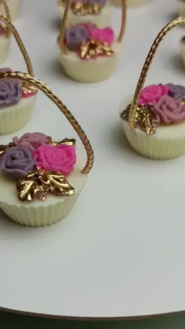 سلة ورود الشوكولاته محشية  #ورود_الشكولاطة_المحشية #شوكولا #شوكولاتة #ورود_الشوكولاطة #حلويات_جزائرية_تقليدية_عصرية_اصيلة #حلويات_جزائرية_تقليدية #شاوية_بنت_الاوراس_العالي_ناس_باتنة #حلويات_جزائرية_تقليدية_عصرية_اصيلة 