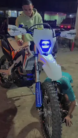 #CapCut crf headlamp KTM 250-2017 berani tampil beda#crfindonesia #dunlop #stdporting #LUNTUR #salamsatujalur #fyp 