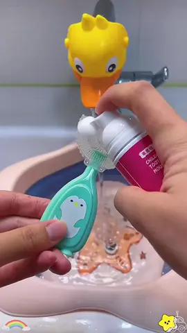 Bàn chải chữ U cho bé #banchaidanhrang #trangrang #banchai #trending #xuhuong 