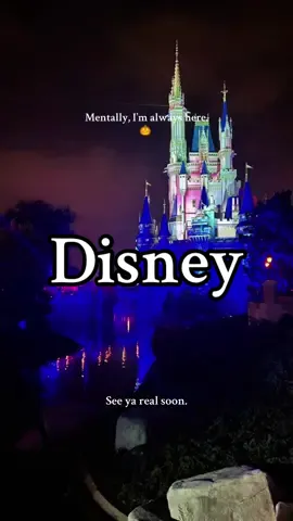 #CapCut Halloween at Disney is where I’m at today. 🎃🖤 #disneyworld #halloween #disneyhalloween #bootoyou #momsover30 #MomsofTikTok 