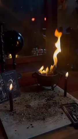 Abracadabra, milionária eu serei. . . . . . . #wicca #wiccabrasil #foryou #fy #witchesoftiktok #witchy #witch #witchcraft #witchtok 