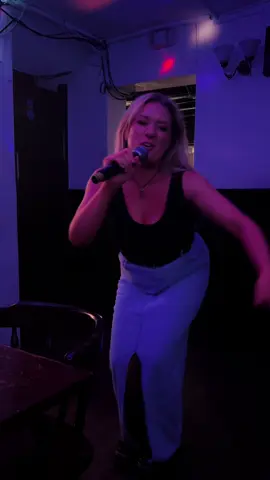 Love a bit of karaoke on a night OUT OUT 🎤🩷 #karaoke #bangbang #jessiej #chester #karaokebar 