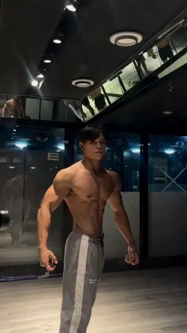 Sneak peak posing routine,7 days out from KG Classic 2024⚔️⏳.@Fitness Heroes Apparel #fyp #GymTok #foryou #FitTok #muscle #fitnessmotivation #bodybuilding #2024 #aesthetic #aesthetic #fypシ #GymLife #gymrat #gymmotivation #