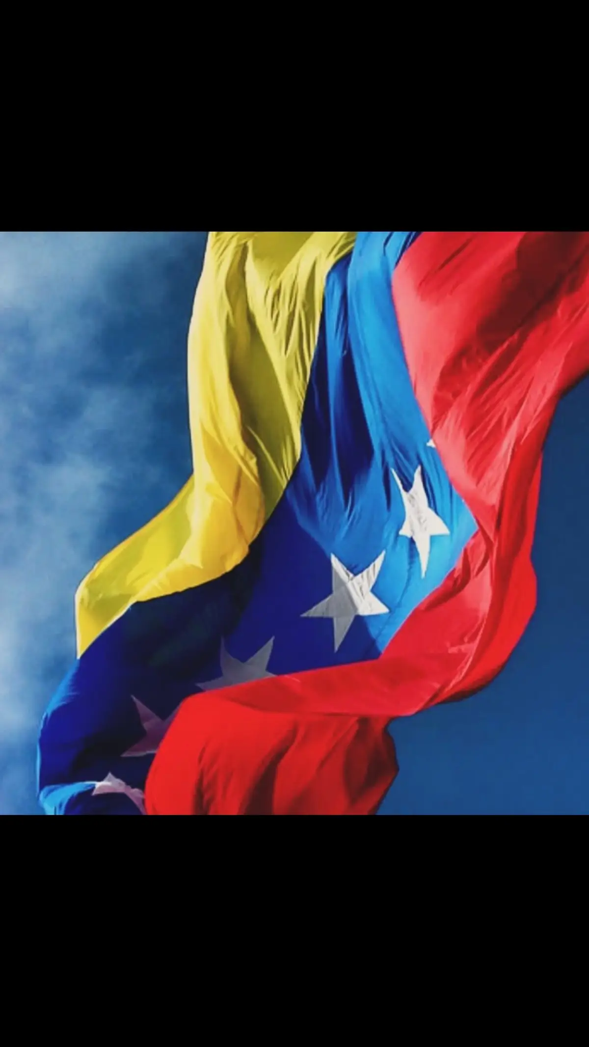 Que mañana sea tu gran dia Venezuela, que tu voz se escuche, que la palabra libertad sea tu bandera y que este dia histórico sea el comienzo del fin de estos tiempos llenos de tanta tristeza y despedidas.. Deseo verte libre, hermosa y fuerte 🇻🇪 #venezuela #libertad #libertadores #mariacorinamachado #eleccionesvenezuela #vamos #28dejulio #amen #paratiiiiiiiiiiiiiiiiiiiiiiiiiiiiiii 