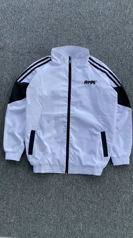 Warna Putih Memang Manyala sii #rekomendasioutfit #jaketphmps #jakettracksuit #jaketrunning 