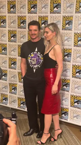 Pedro Pascal and Vanessa Kirby hug at the Marvel press line. #SDCC2024