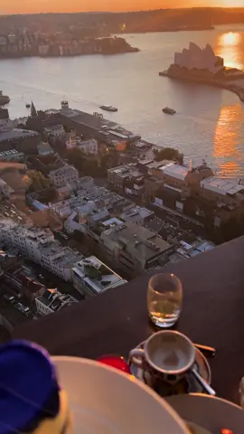 Perfect View while having brekky ✨☀️#sydney #australia #operahouse #harbourbridge #shangrila 