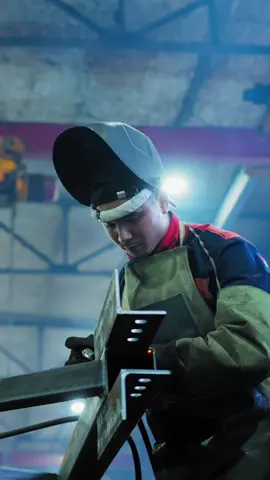 A nuestros héroes invisibles, cada soldadura es un paso hacia un mundo mejor. ¡Gracias por construir el futuro! 🔧✨#soldadura #soldadoresdelmundo #soldadores #heroresdelsilencio 