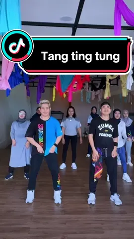 Tang ting tung 😅 Lagunya lucukkk🤣🤣 #zumba #dancechallenge #dancer #fypシ゚viral #fypシ #zumbadance #zumbafitness #zincommunity #zumbakelas💃💃💃 #fyp 