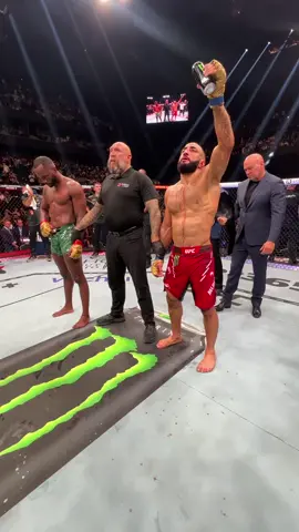 AND NEW! 🏆🔥 Belal Muhammad es el nuevo campeón welter #UFC304 