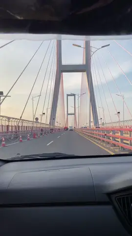 #suramadu #madura #madurapride #madurahitz #maduraviral #lagumadura #jembatan #liriklagu #fyppppppppppppppppppppppp #fypmadura #beranda 