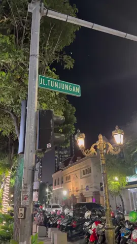 JALAN TUNJUNGAN SURABAYA🚦 #exploresurabaya #placetogosurabaya #fyp #fypage #surabaya #jalantunjungan #jalantunjungansurabaya 