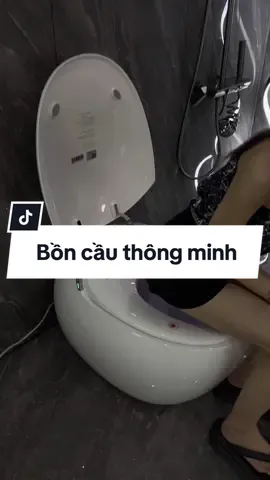 Bồn cầu trứng thông minh , nhiều màu sắc, với chế độ sưởi ấm bệt ngồi, Chế độ rửa chị em, tự động xả, xả khi mất điện, chống nước, rò rỉ, chống cháy, phủ lớp nano kháng khuẩn, Màn hình điều khiển LCD, sấy khô bằng khí ấm, rửa moog, cảm biến chân, điều khiển từ xa(?)!! #boncau #boncauthongminh #toilet #toiletthongminh #noithatthongminh #vairal #xuhuongtiktok #thinhhanhxuhuong 