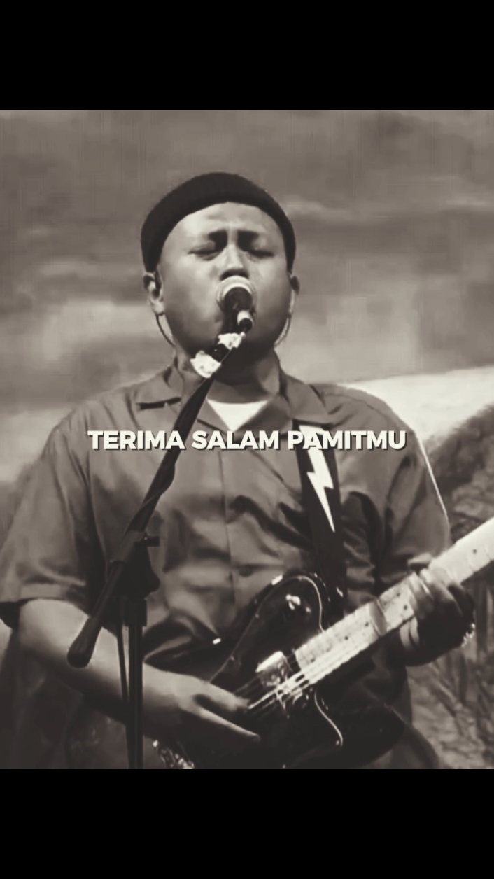 Kurasa batinku takkan pernah siap Terima salam pamitmu Kau tahu kau yang tlah mengubahku #perunggu #kalibata2012 #merunggu #fyp #foryou #fypmusic #storymusik #liriklagu #konser #music 