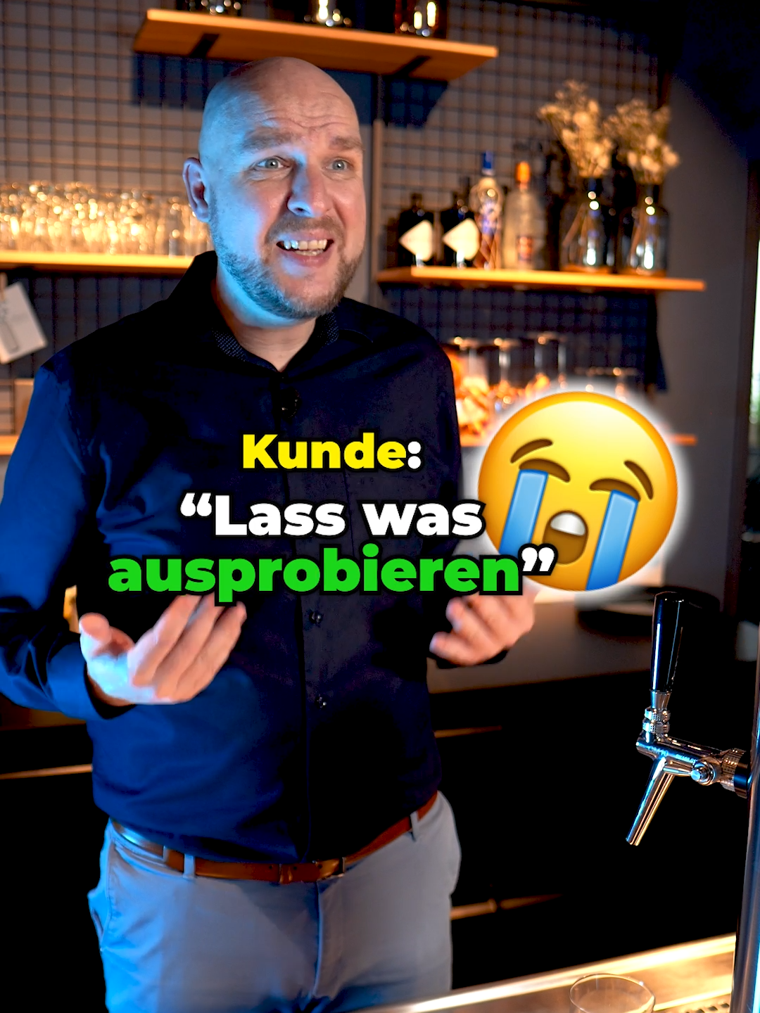 Kunde will mehr? So regelst du das als Freelancer Felix' Kunde wollte mehr Änderungen als vereinbart.  Ich riet ihm, freundlich auf die Mehrkosten hinzuweisen und stündliche Abrechnung vorzuschlagen.  So setzen Kunden schnell Prioritäten und du bekommst fair bezahlt! #selbstständig #kunden #mehrkosten