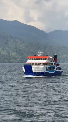 Absen dulu siapa yang sudah pernah naik kapal ini 📹 IG : jonesdospy18 #danautoba #samosir #wisatasamosir #wisatadanautoba #wisatasumut #pariwisatasumaterautara #sumut #fyp #fypシ #tiktok #viral 